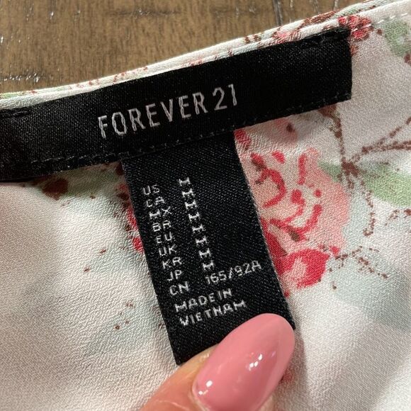 Boho Cropped Ruffle Blouse is Perfect Summer Blouse. Ready for Vacation 🛩 - Picture 7 of 16